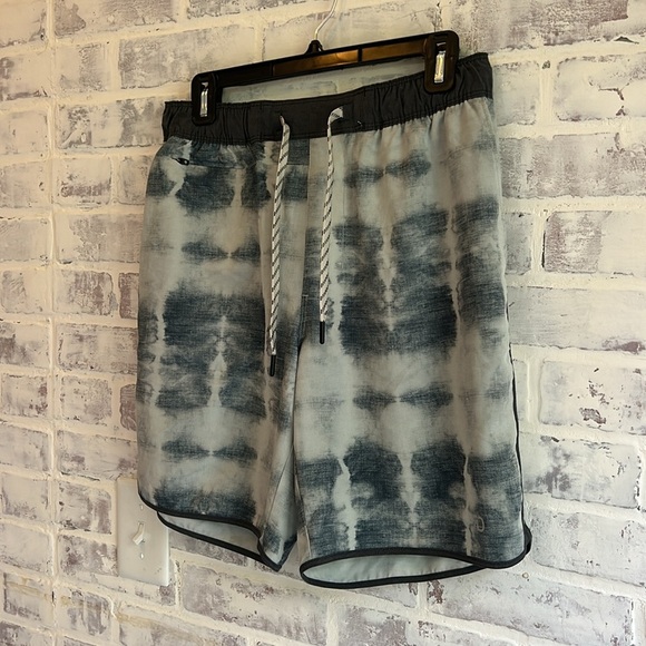 7Diamonds Men’s Core Active Shorts Hybrid 8” Tie-Dye Black and Gray Size Medium - Picture 2 of 7